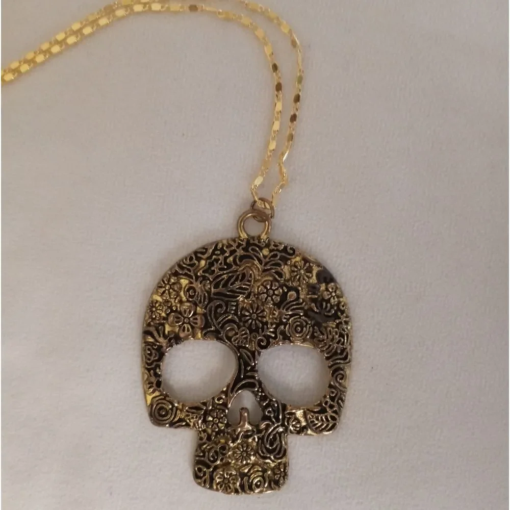 Big long skull necklace